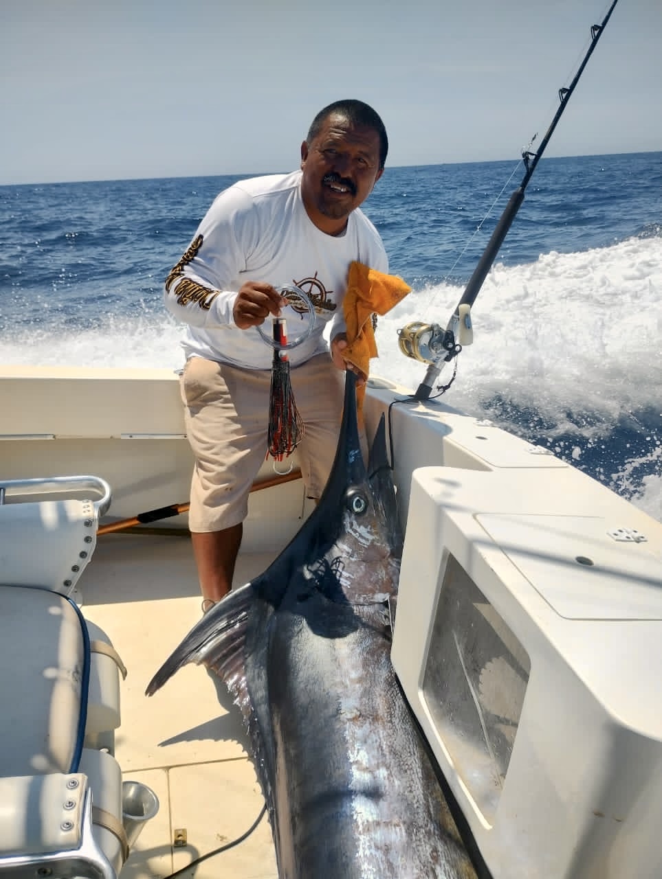 Marlin fishing offshore San José del Cabo with Daliken Sportfishing