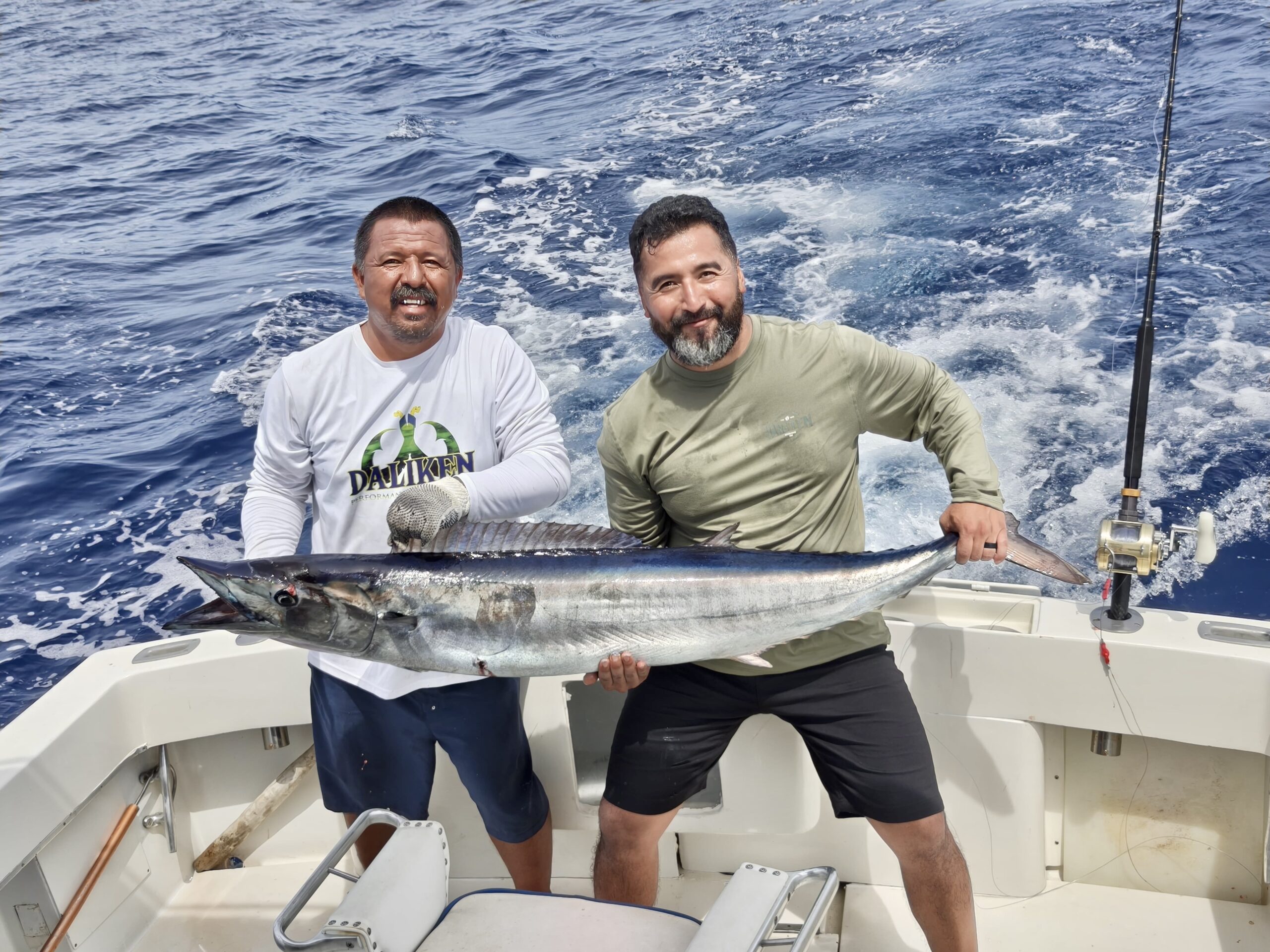 Client with wahoo catch near La Fortuna – fishing charter Los Cabos