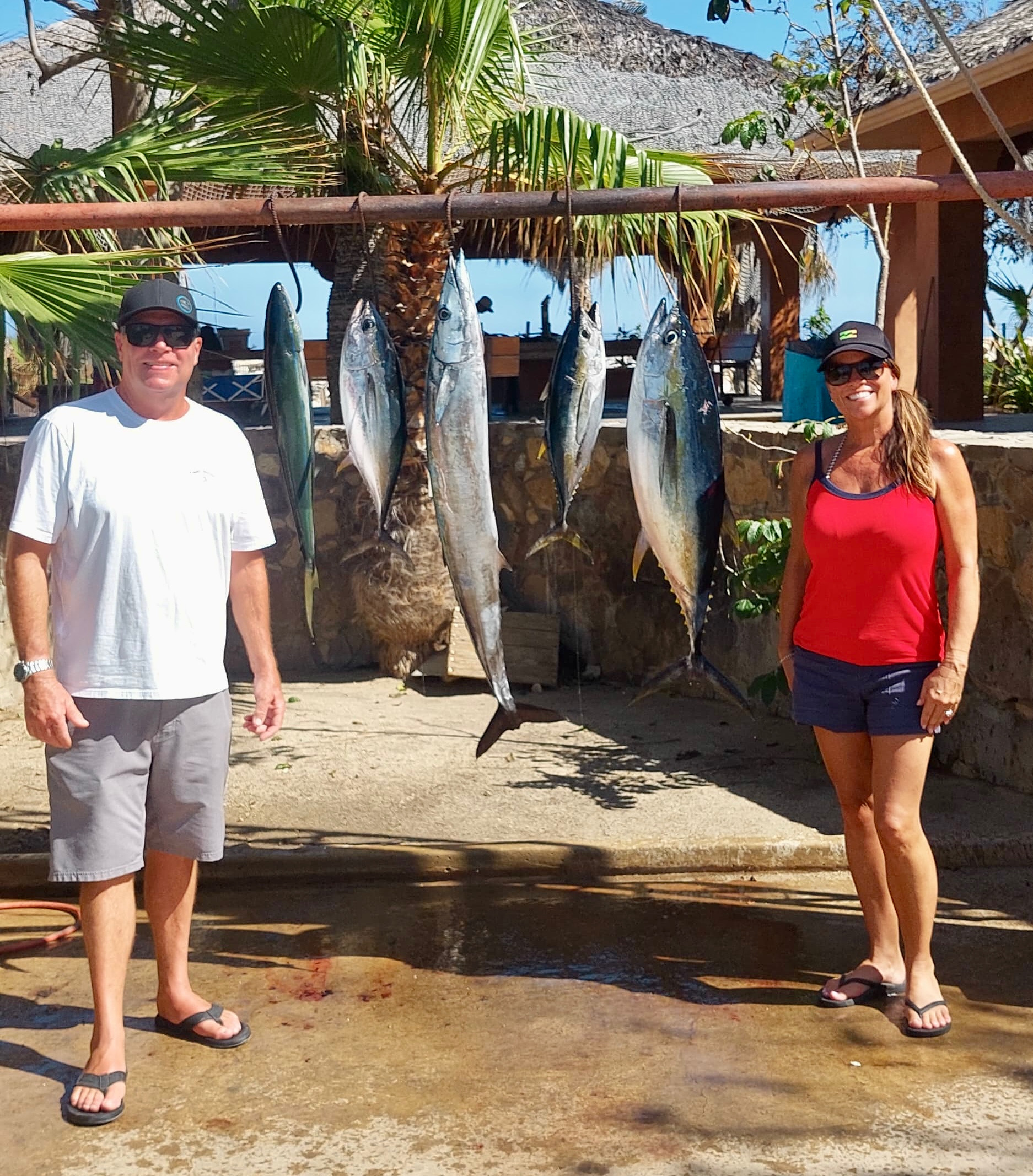 Clients with tuna and wahoo caught near the banks of San José del Cabo