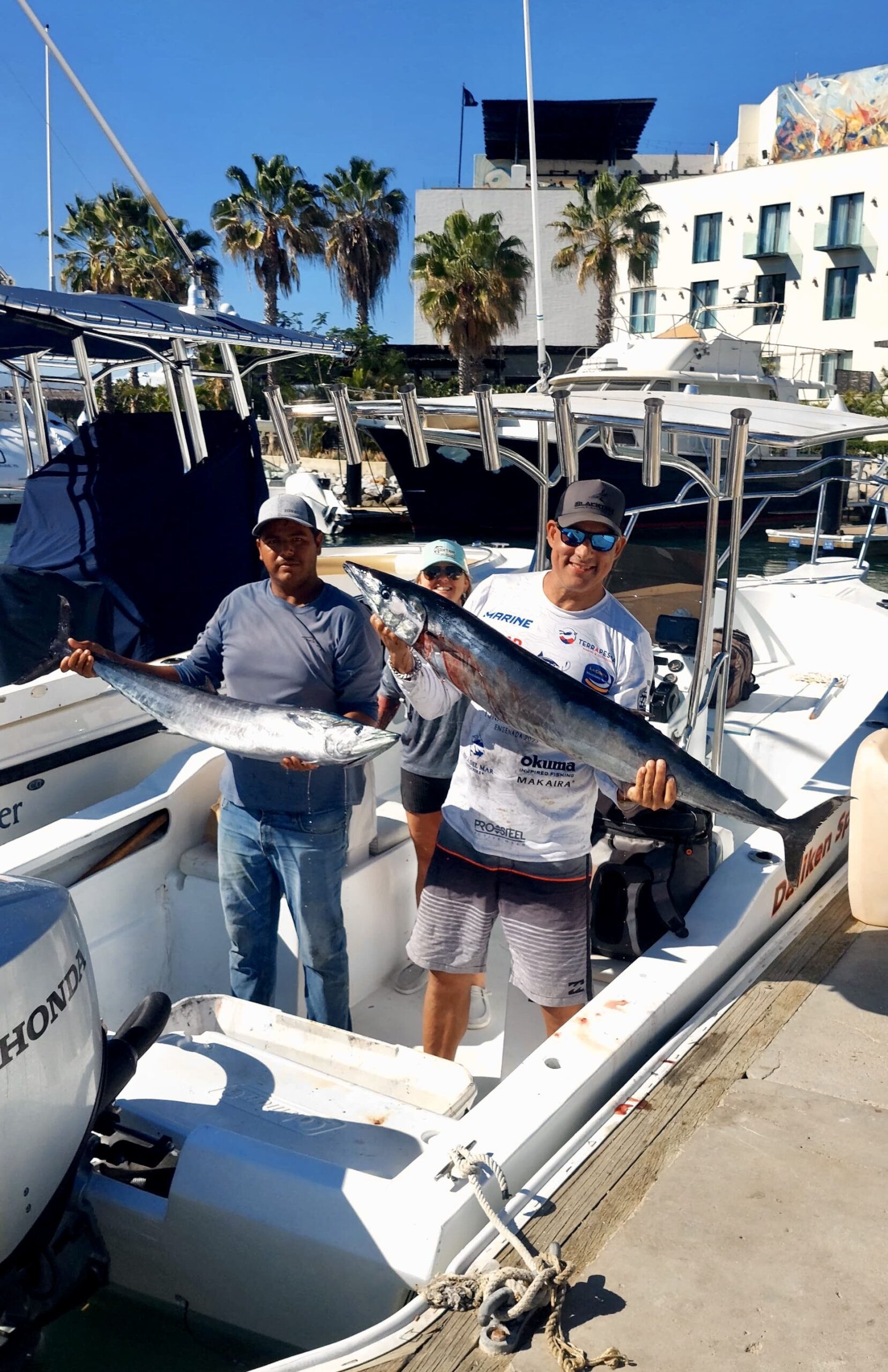 Daliken Sportfishing guests smiling with a fresh-caught wahoo near San José del Cabo