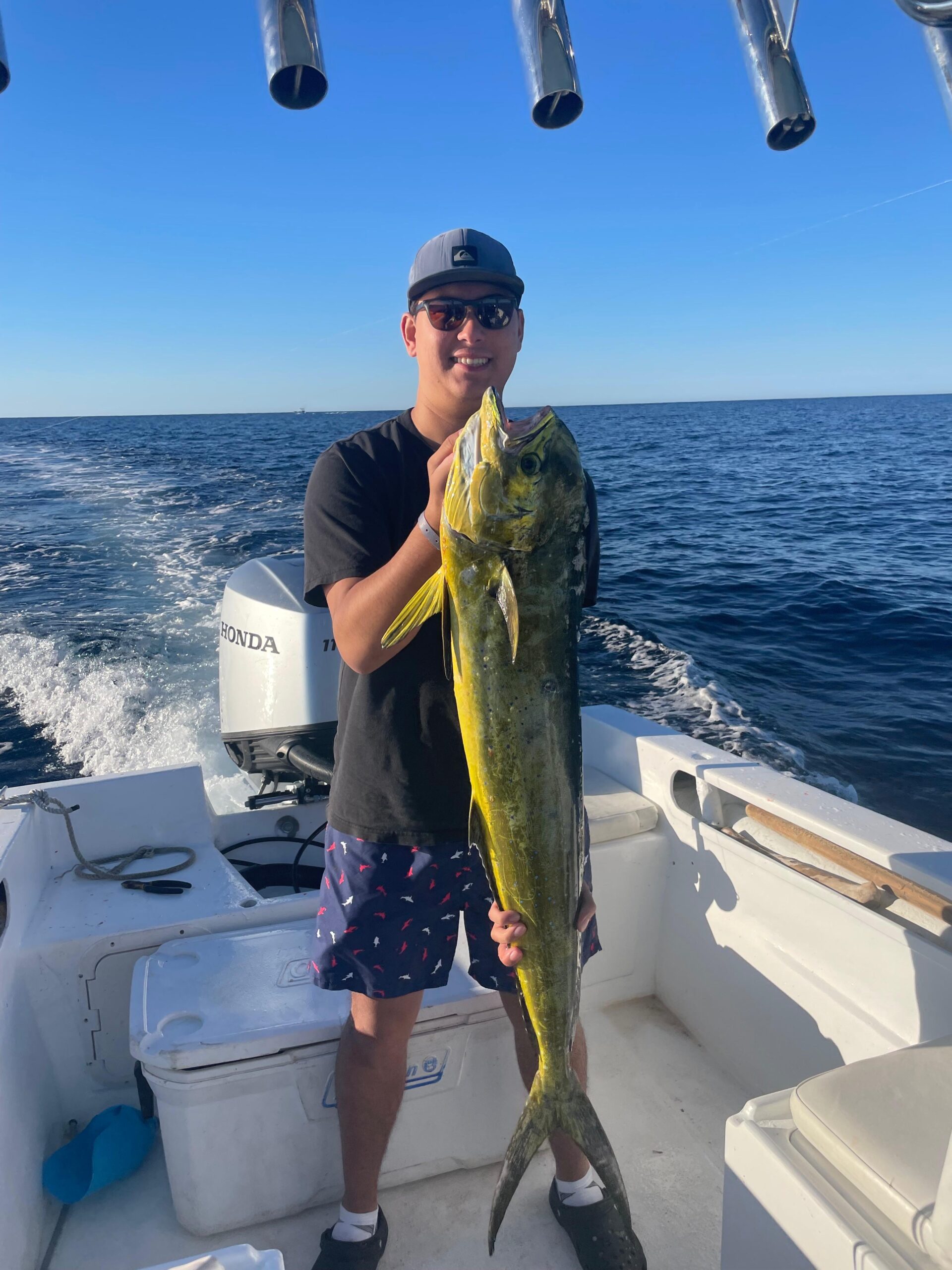 Clients holding mahi mahi caught near La Fortuna with Daliken Sportfishing