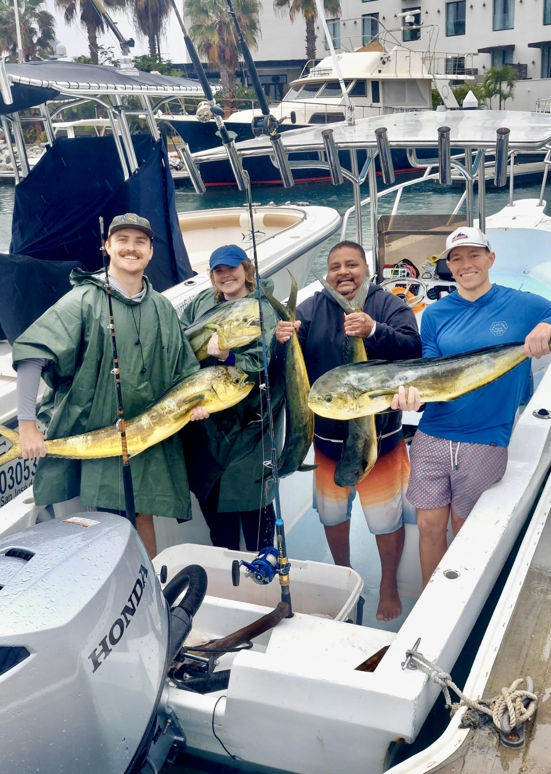 Happy angler holding a 20 pound mahi mahi aboard a Daliken Sportfishing boat in San José del Cabo