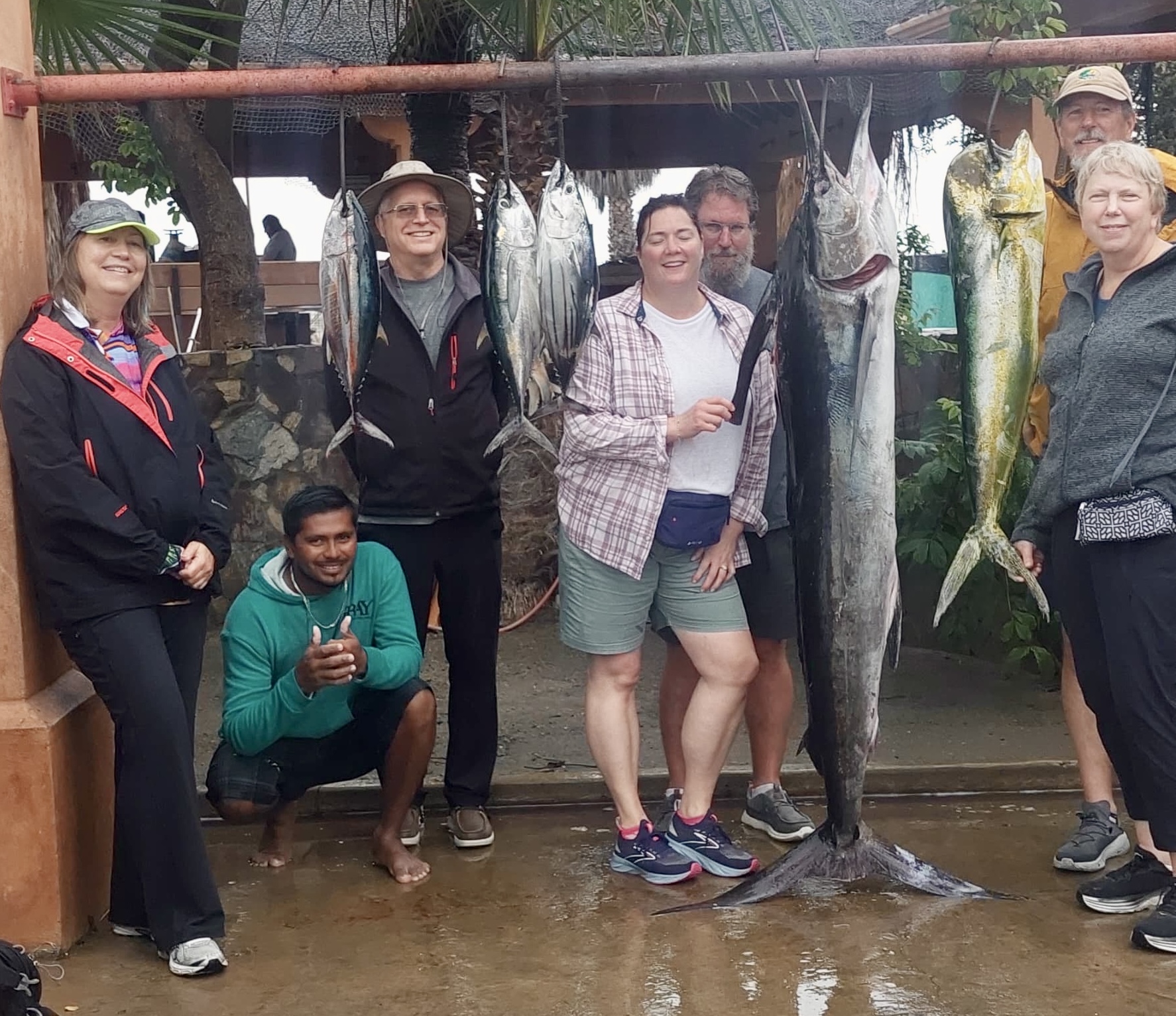 Anglers on the Abamar 33ft showing a catch of striped marlin, dorado and tuna in Los Cabos