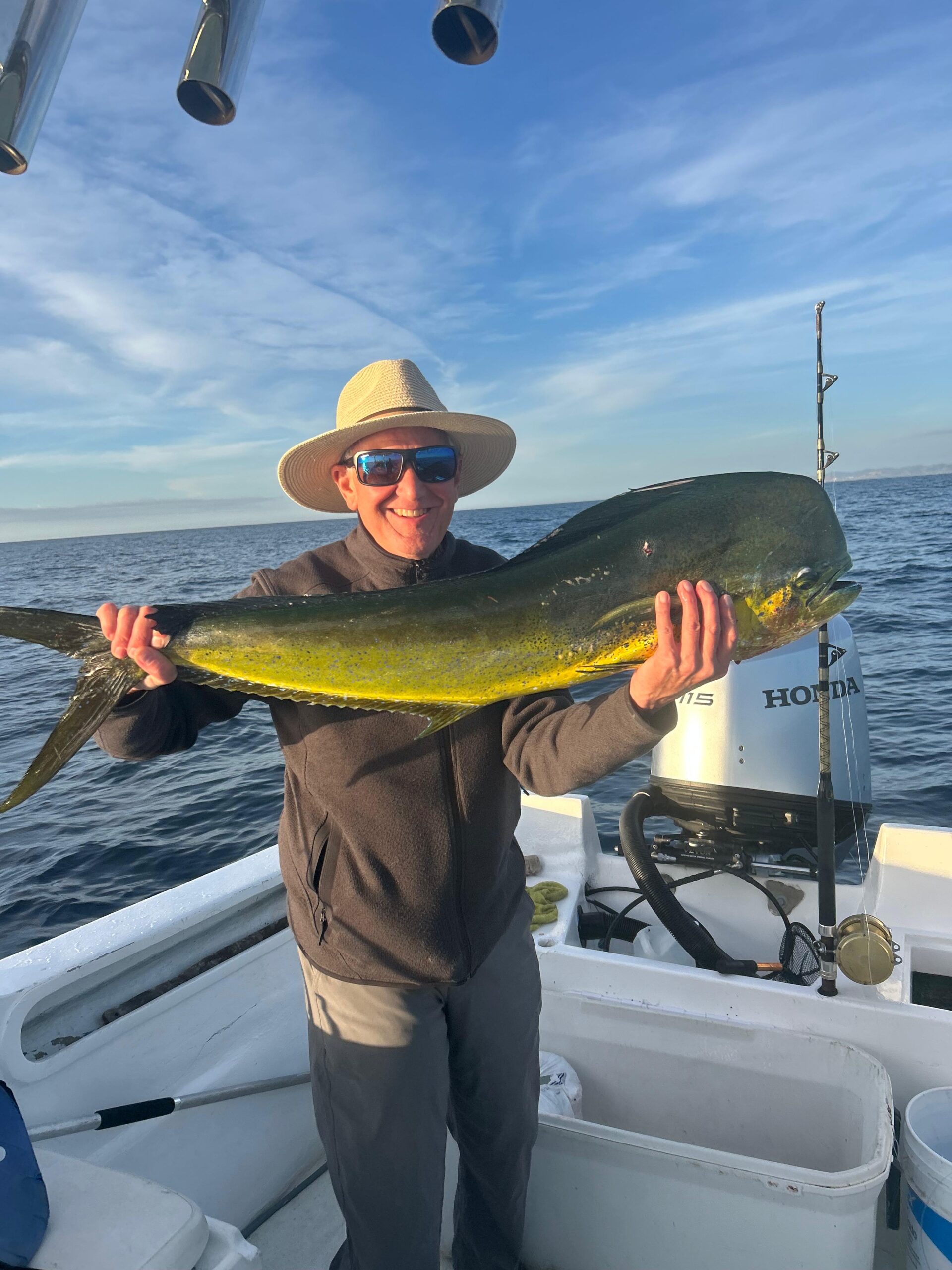 Anglers showing dorado catch aboard Daliken Sportfishing boat in San José del Cabo
