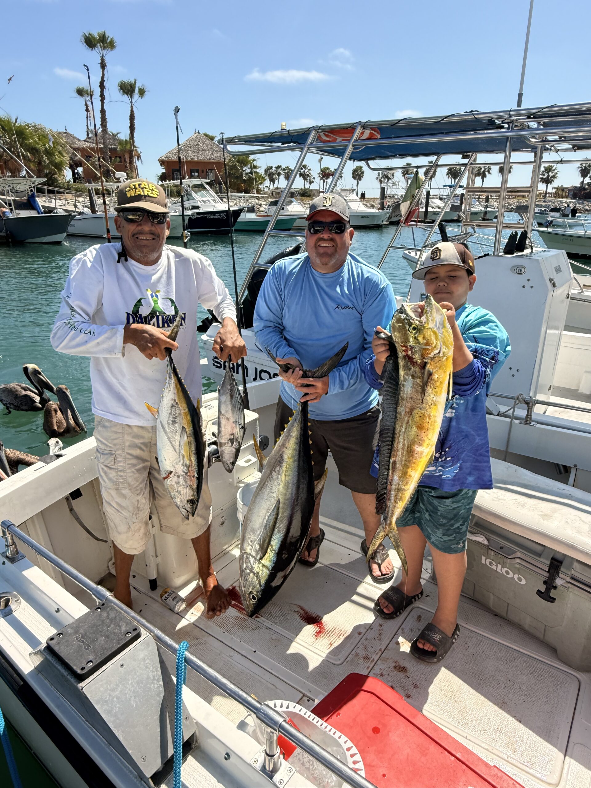 Private fishing charter group with captain Daliken Sportfishing San Jose del Cabo