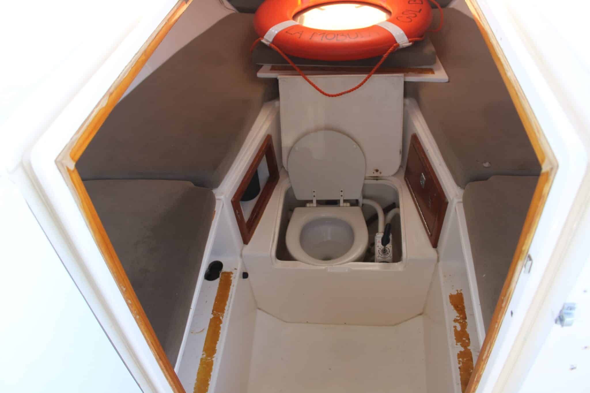 Fast 32ft center console private charter Cabo for couples